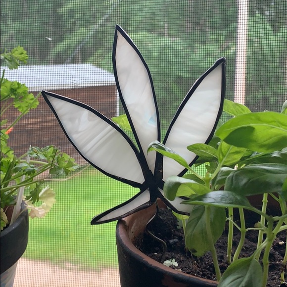 🍁Handmade Hemp leaf stained glass decor - Picture 4 of 4